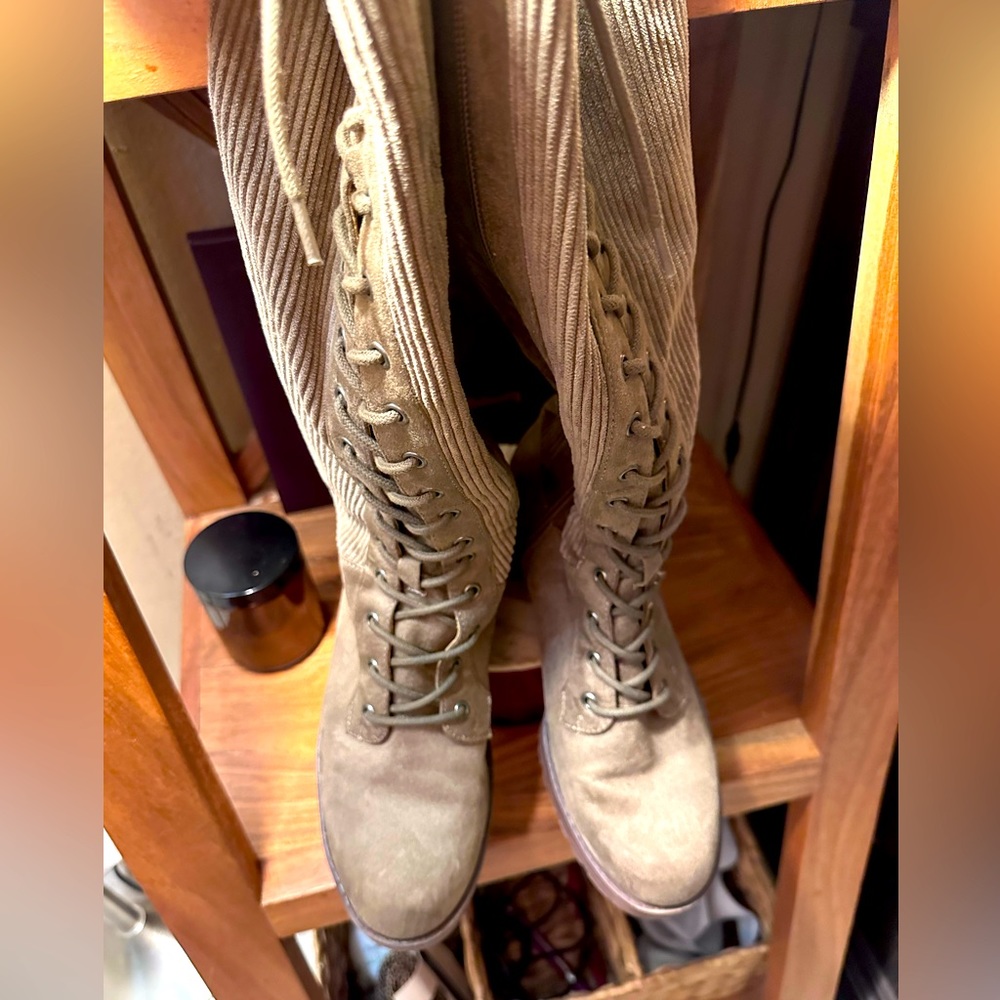 BOOT SEASON COMING SOON! Size 7 1/2 Women’s knee high/lace up and zip boots.